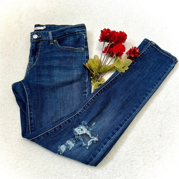 Levi's Denim - Levi's Distressed 711 Skinny Jean - Size 26 (measures 28")